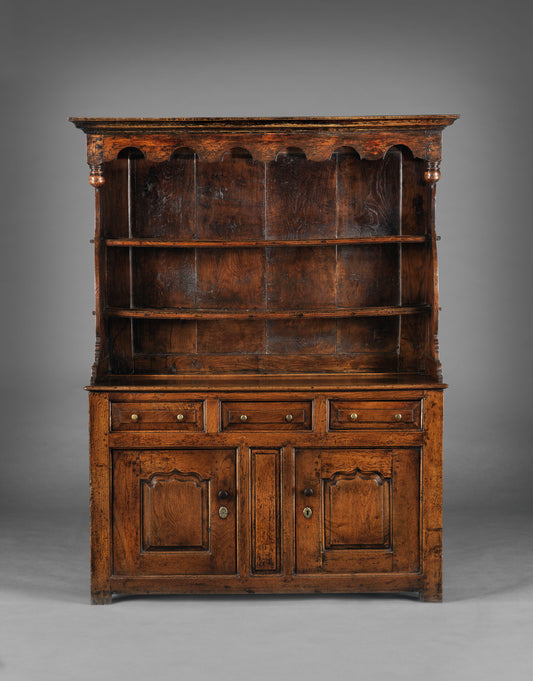 Impeccable Georgian Canopy Dresser