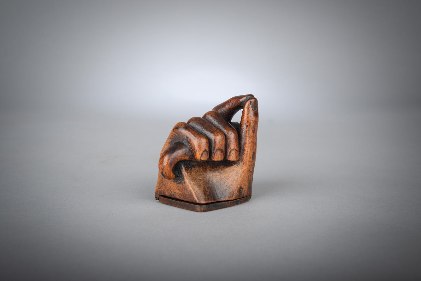 Distinctive and Sculptural "Pinch of Snuff" Snuffbox