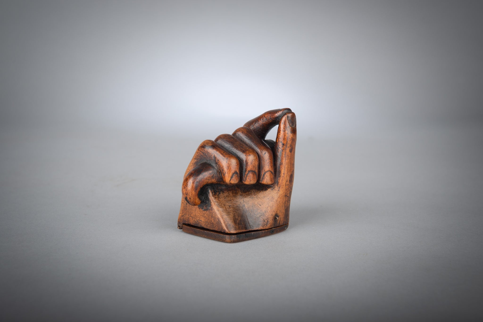 Distinctive and Sculptural "Pinch of Snuff" Snuffbox