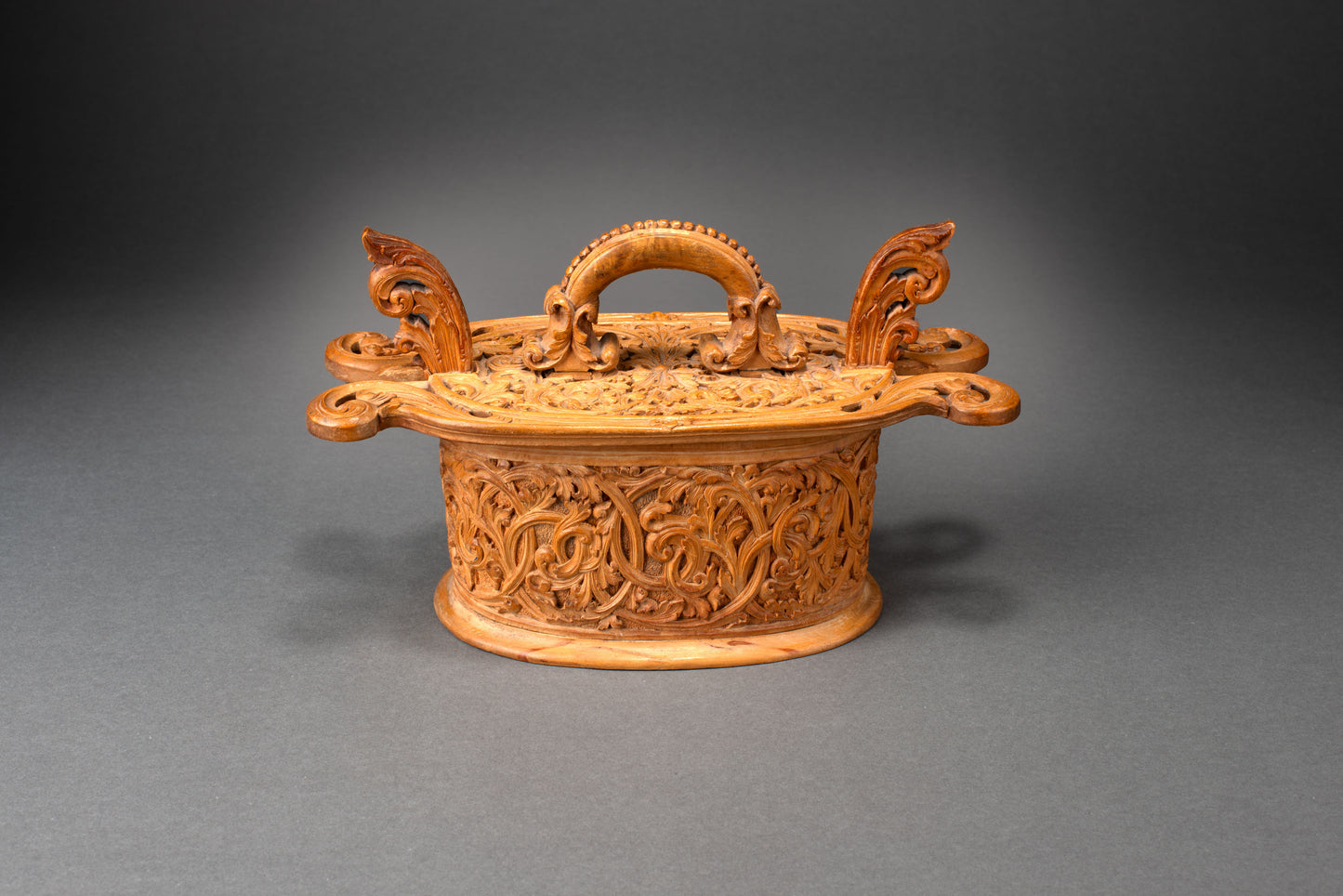 Fine Interlaced Foliate Carved Oval Dry Storage Box