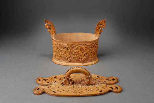 Fine Interlaced Foliate Carved Oval Dry Storage Box