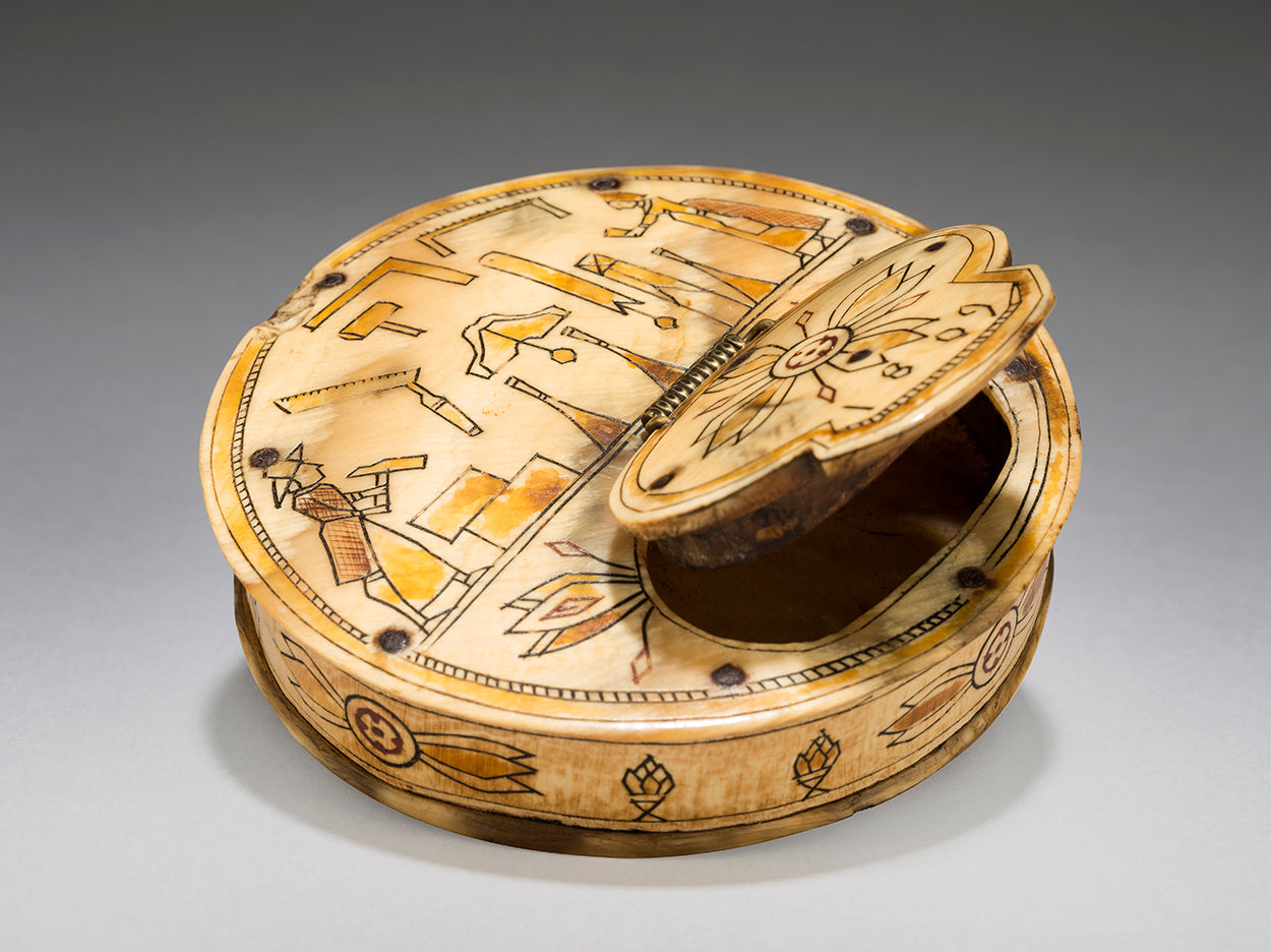 Engaging "Scrimshaw" Decorated Love Token Snuffbox