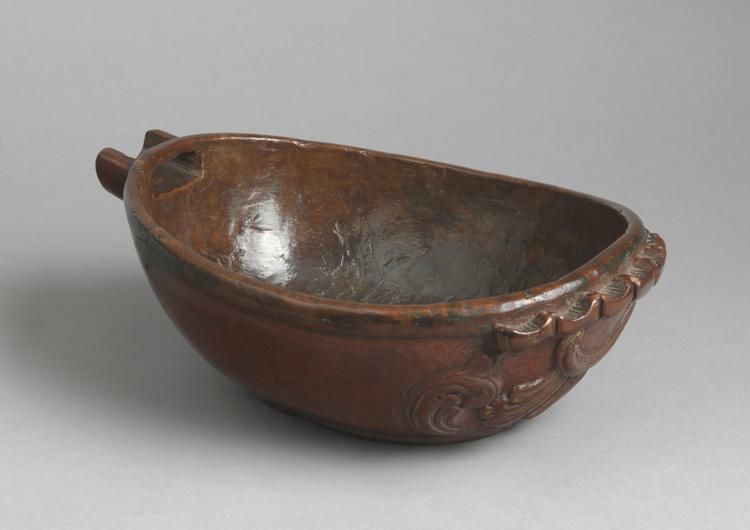 Fine Spouted Ceremonial Ale Bowl