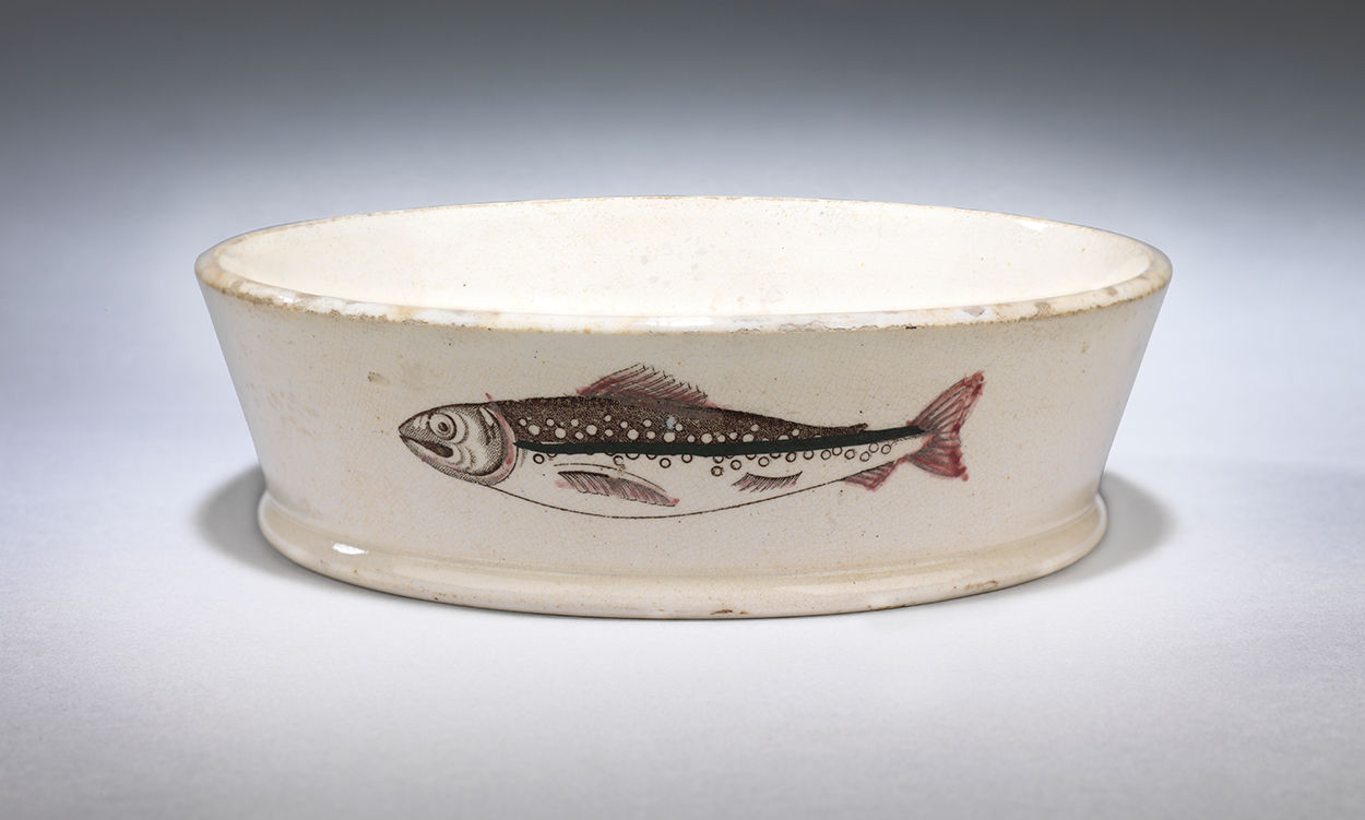 Traditional Fish Decorated Circular Char Dish